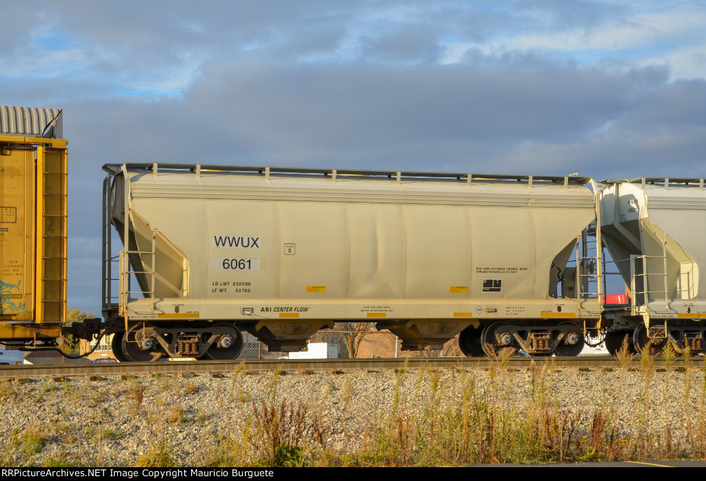 WWUX Covered Hopper